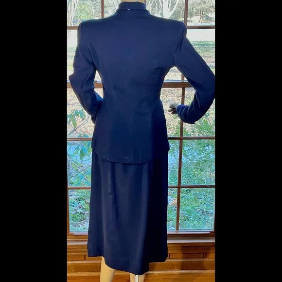 ▪️VTG▪️FORSTMANN▪️1940's 1950's 2-Piece Navy Blue Tailored Wool Skirt Suit - Picture 2 of 15
